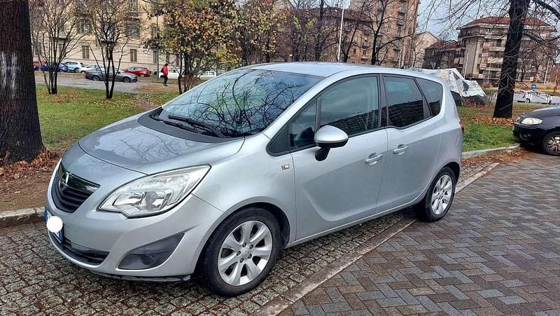 Usata Opel Meriva S 101 CV (74 kW) 2012 Argento Monovolume