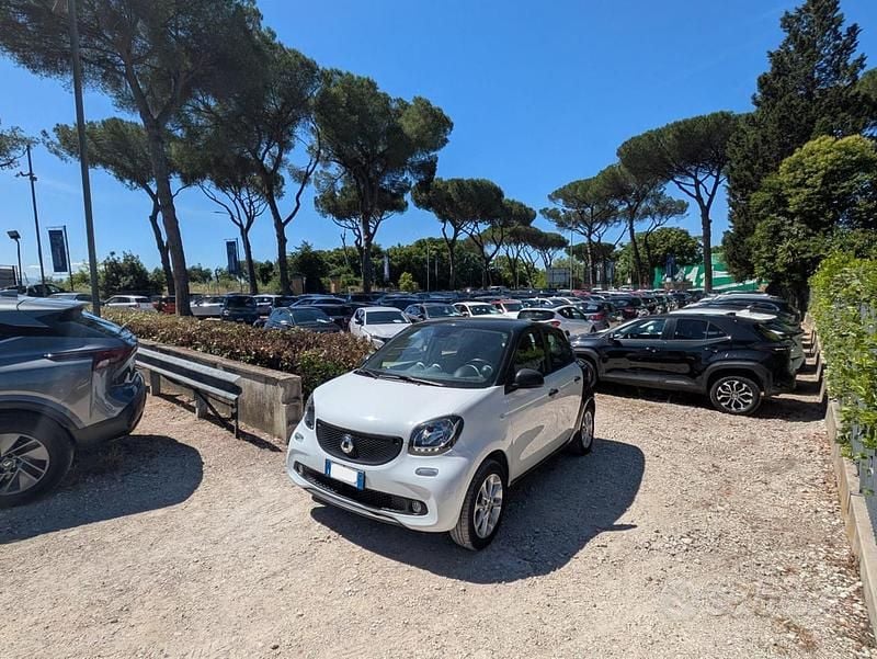 Usata Smart ForFour 71 CV (52 kW) 2018 Bianco Utilitaria