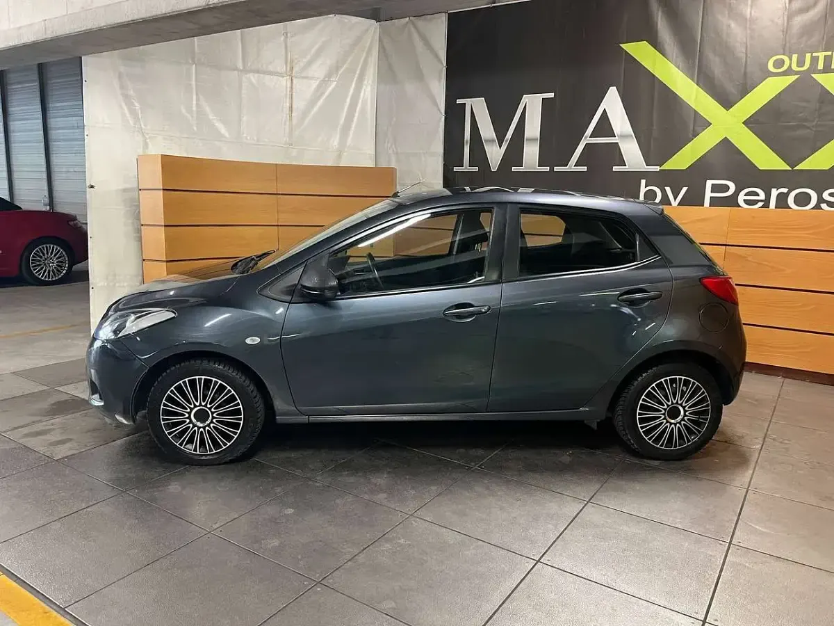 Usata Mazda 2 72 CV (52 kW) 2011 Grigio Utilitaria