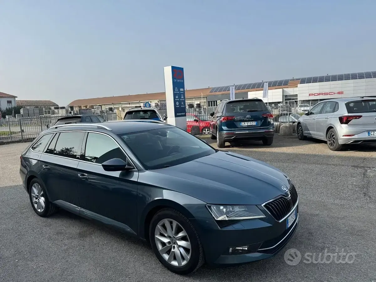 Usata Skoda Superb Style 150 CV (110 kW) 2019 Grigio Station wagon