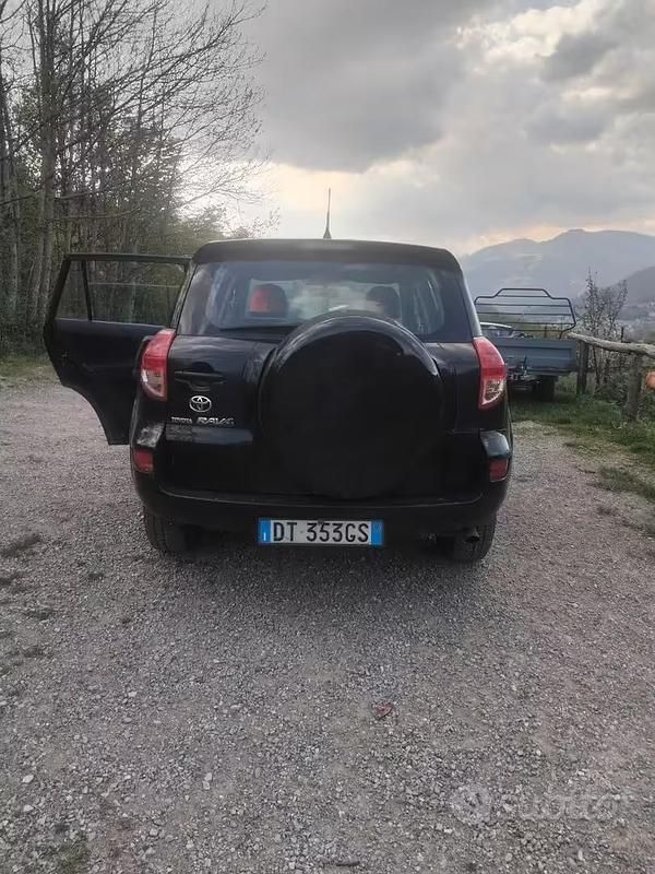 Usata Toyota RAV4 177 CV (130 kW) 2008 Nero SUV