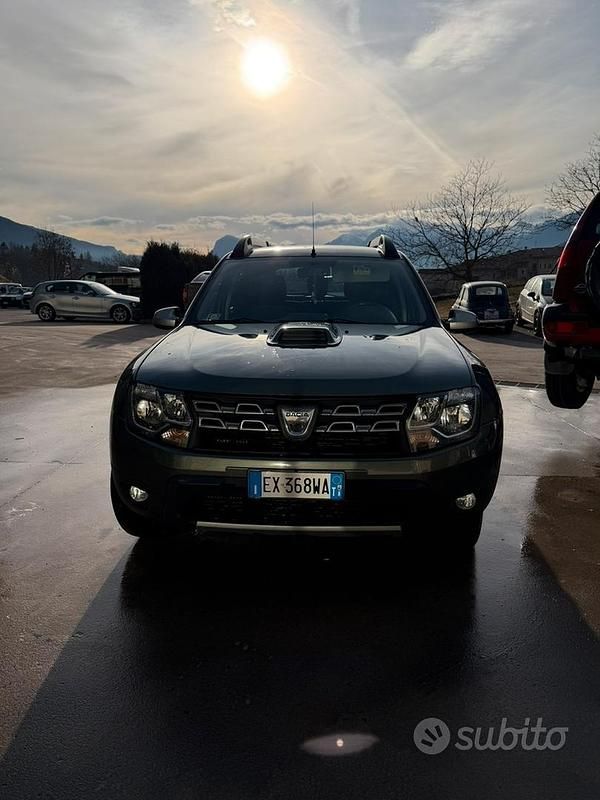 Usata Dacia Duster Lauréate 109 CV (80 kW) 2015 Verde SUV
