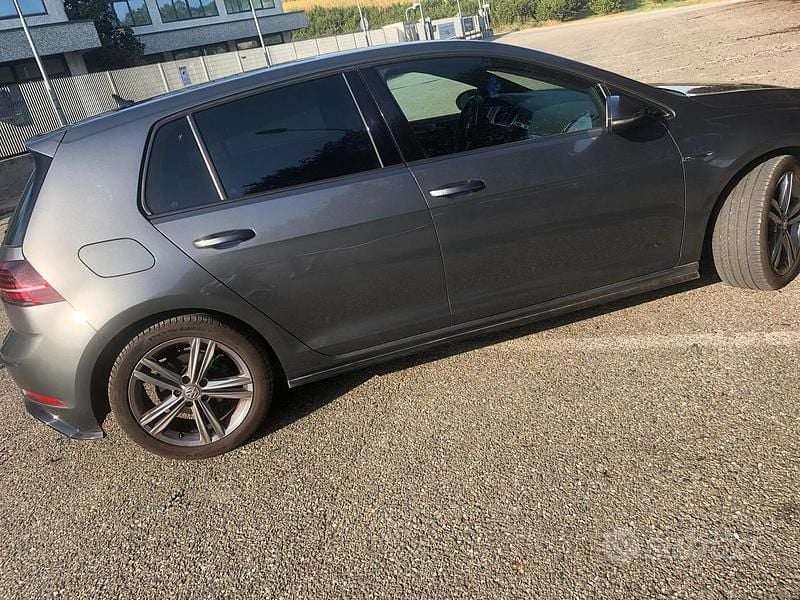 Usata VW Golf VII R-line 150 CV (110 kW) 2018 Grigio Utilitaria