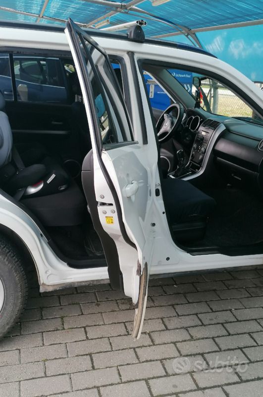 Usata Suzuki Grand Vitara 129 CV (94 kW) 2011 Bianco SUV