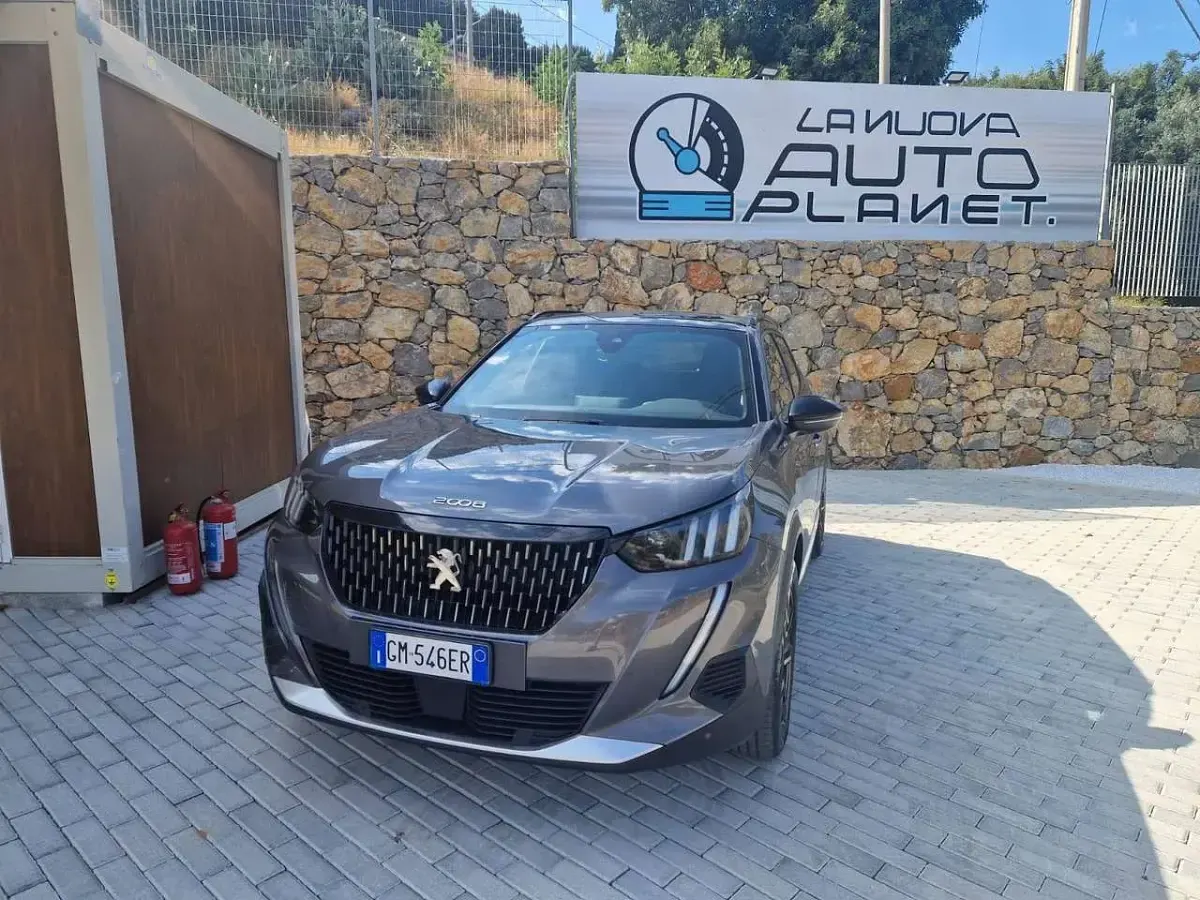 Usata Peugeot 2008 GT 131 CV (96 kW) 2023 Grigio SUV