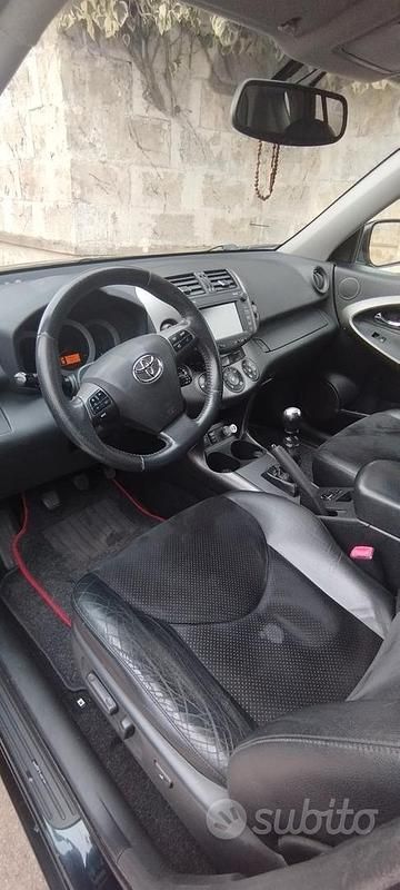 Usata Toyota RAV4 150 CV (110 kW) 2011 Nero SUV