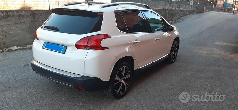 Usata Peugeot 2008 Allure 92 CV (67 kW) 2013 Bianco SUV