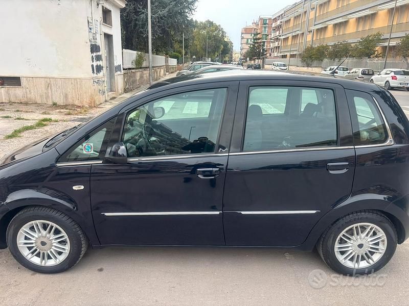 Usata Lancia Musa 90 CV (66 kW) 2010 Blu Monovolume