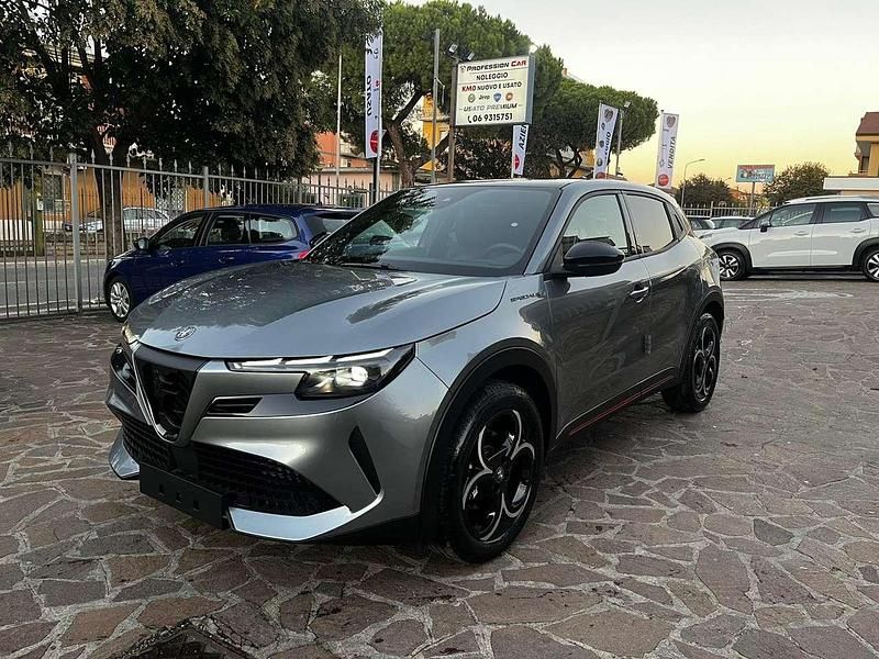 Grigio arese Nuova 2025 Alfa Romeo Junior Edizione Speciale SUV | 28.900 € (Buon prezzo) - Immagine 1/4