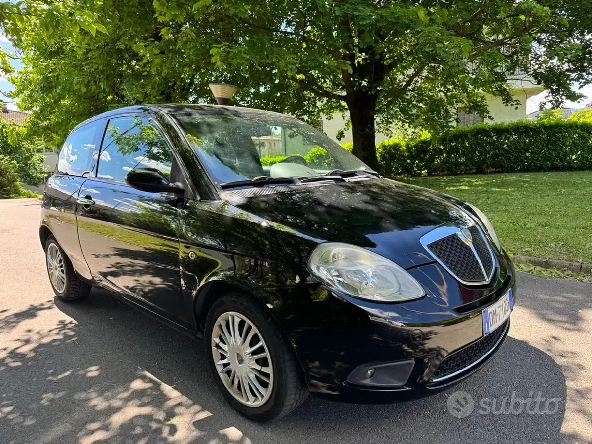 Usata Lancia Ypsilon 60 CV (44 kW) 2008 Nero Utilitaria