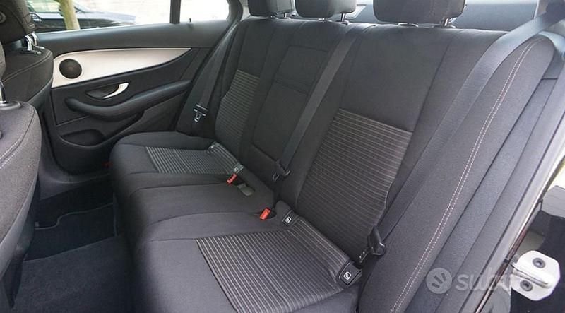 Usata Mercedes E220 Premium Plus 170 CV (125 kW) 2023 Nero Berlina