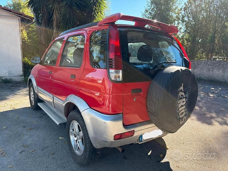 Usata Daihatsu Terios 86 CV (63 kW) 2006 Rosso SUV
