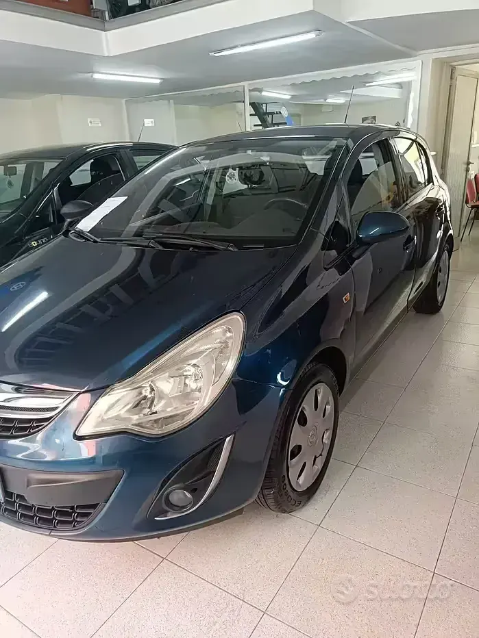 Usata Opel Corsa 65 CV (47 kW) 2011 Bluazzurro Utilitaria