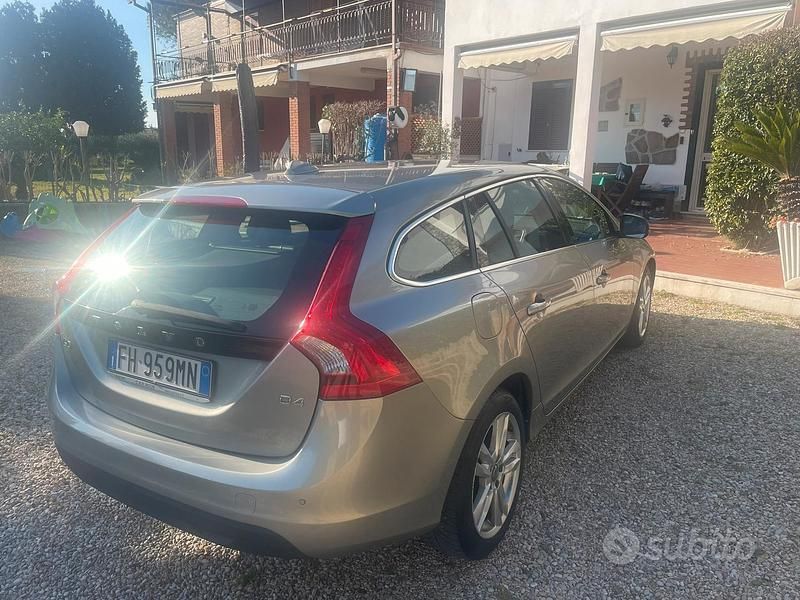 Usata Volvo V60 Summum 163 CV (119 kW) 2012 Grigio Station wagon