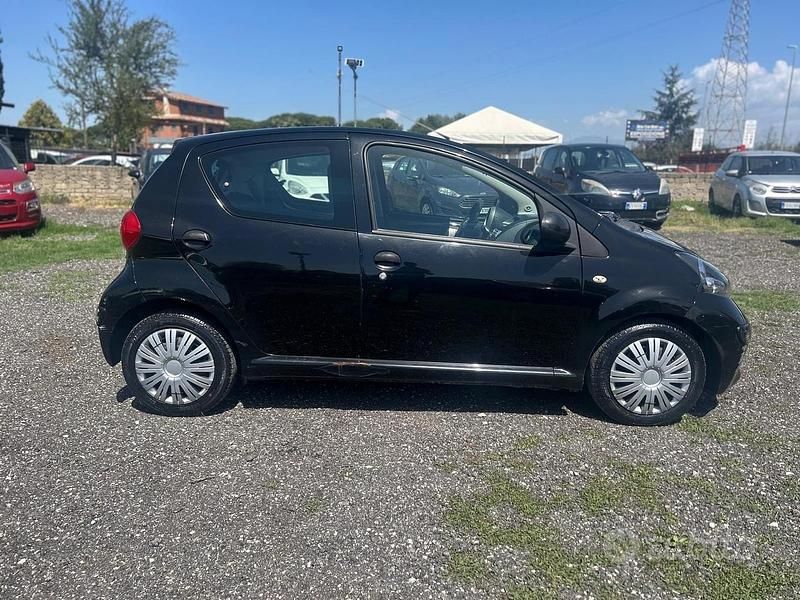 Usata Toyota Aygo 68 CV (50 kW) 2007 Nero Utilitaria