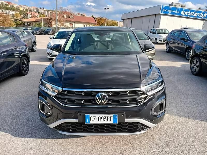 Usata VW T-Roc Life 110 CV (80 kW) 2022 Nero SUV