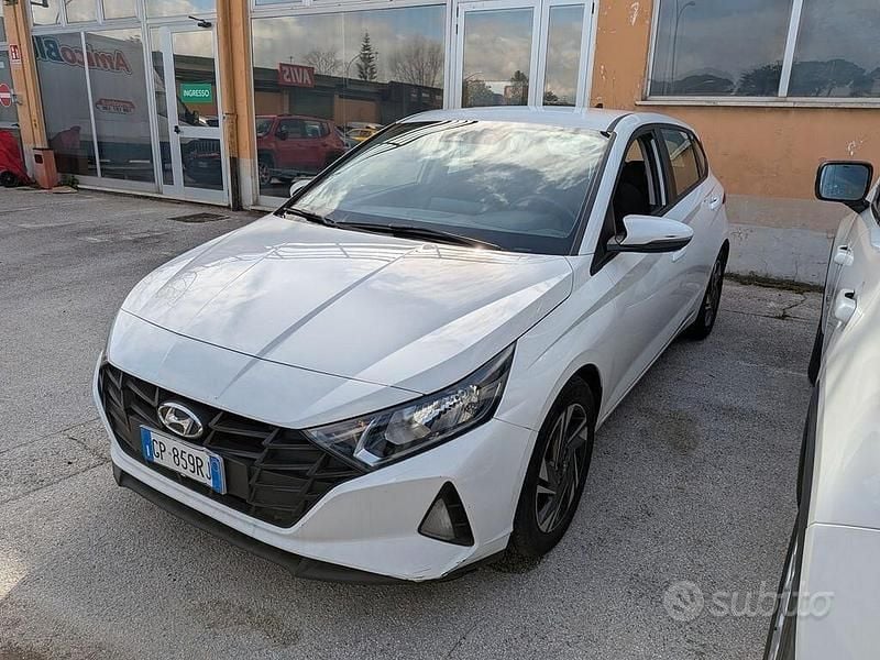 Usata Hyundai i20 84 CV (61 kW) 2023 Bianco Utilitaria