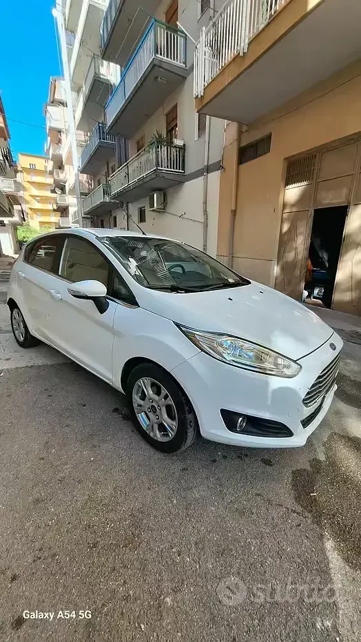 Usata Ford Fiesta 75 CV (55 kW) 2016 Bianco Utilitaria