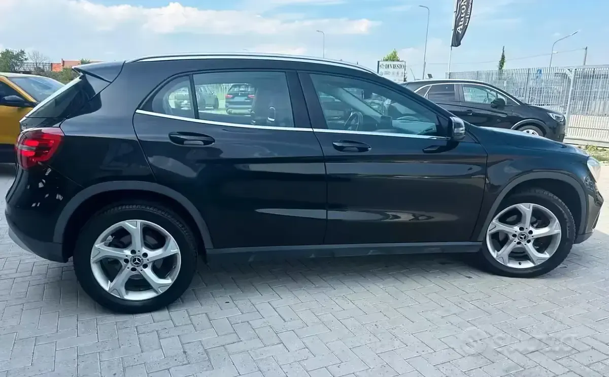 Usata Mercedes GLA200 136 CV (100 kW) 2018 Nero SUV