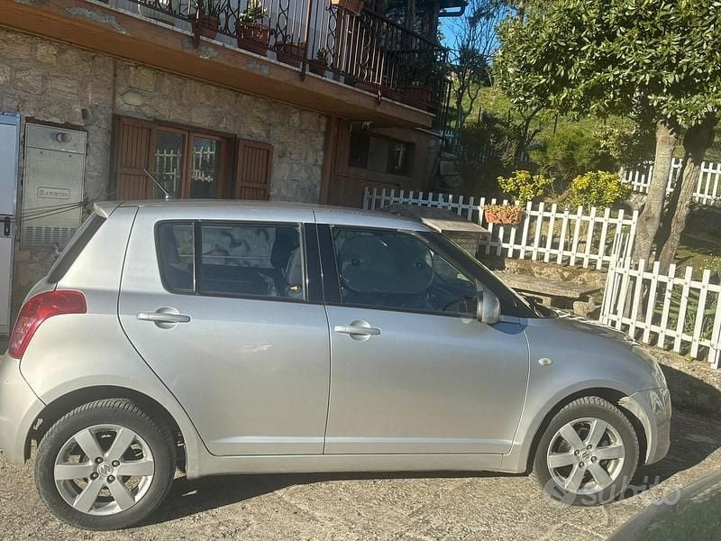 Usata Suzuki Swift 92 CV (67 kW) 2009 Grigio Utilitaria