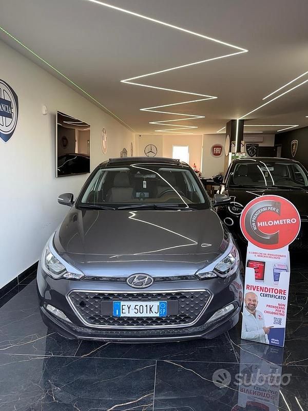 Usata Hyundai i20 Style 75 CV (55 kW) 2015 Grigio Berlina
