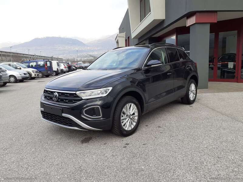 Usata VW T-Roc Life 116 CV (85 kW) 2023 Nero SUV
