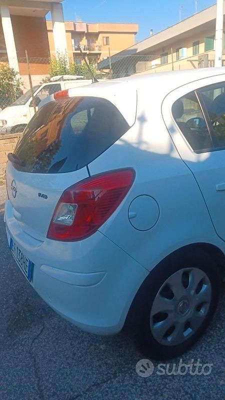 Usata Opel Corsa Edition 80 CV (58 kW) 2010 Bianco Berlina