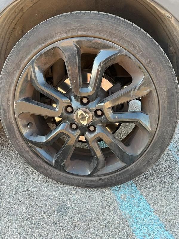 Usata Ssangyong (KGM) Tivoli 128 CV (94 kW) 2015 Grigio SUV