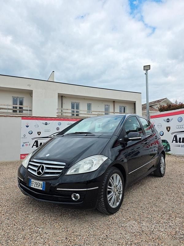 Usata Mercedes A180 Elegance 108 CV (79 kW) 2011 Nero Berlina
