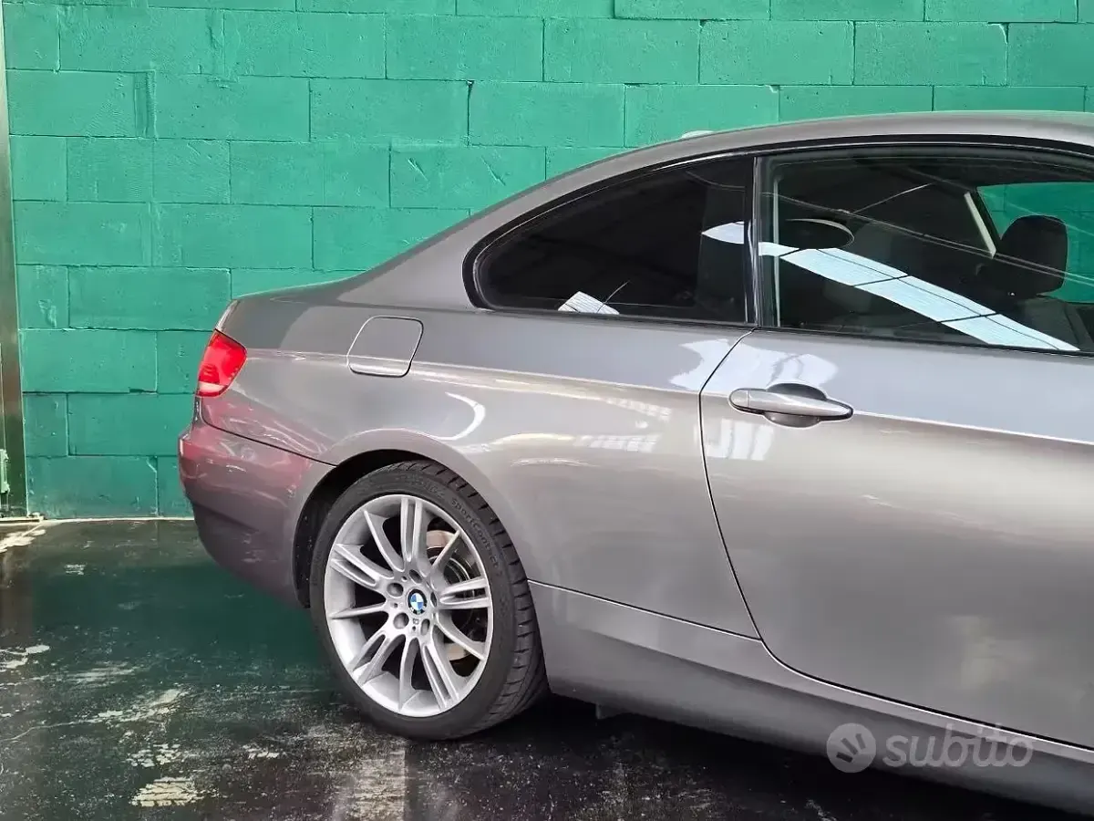 Usata BMW 325 Efficient Dynamics 218 CV (160 kW) 2006 Grigio Coupé