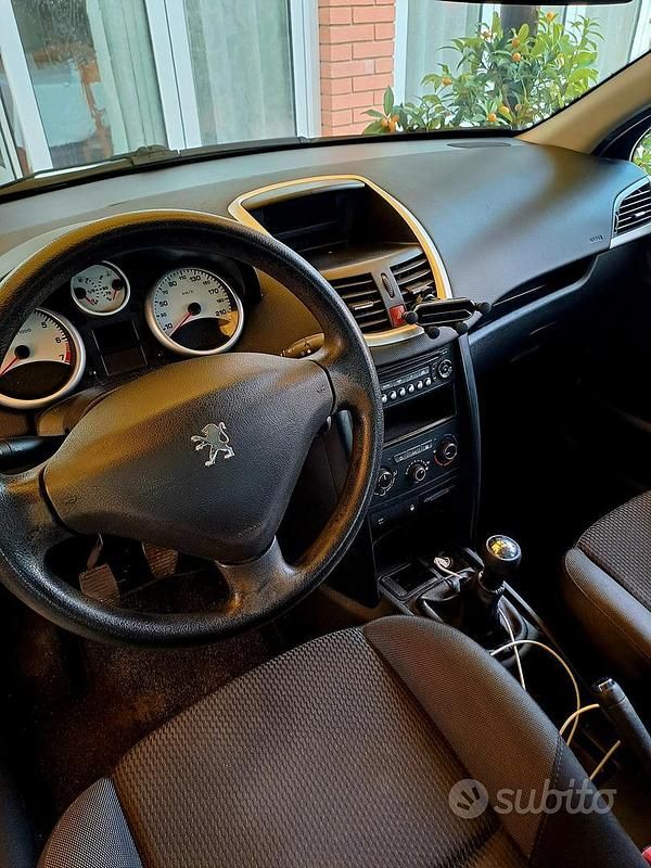 Usata Peugeot 207 95 CV (69 kW) 2010 Nero Utilitaria