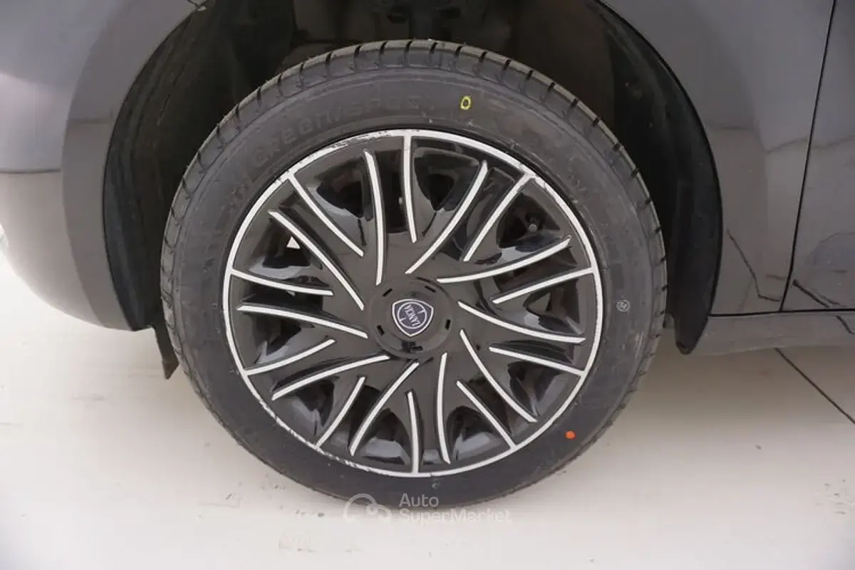 Usata Lancia Ypsilon 69 CV (50 kW) 2024 Nero Utilitaria