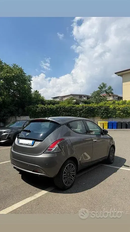 Usata Lancia Ypsilon 69 CV (50 kW) 2019 Grigio Utilitaria