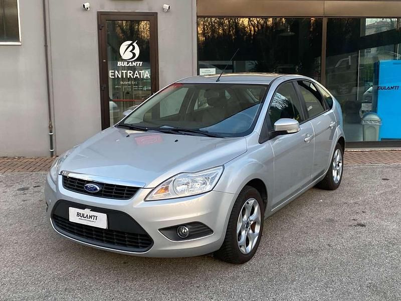 Argento Usata 2009 Ford Focus Titanium Tre volumi | 4600 € (Cara) - Immagine 1/4