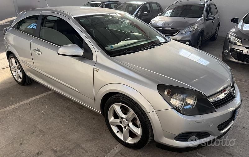 Occasion Opel Astra GTC Cosmo 125 ch (91 kW) 2009 Gris Berline