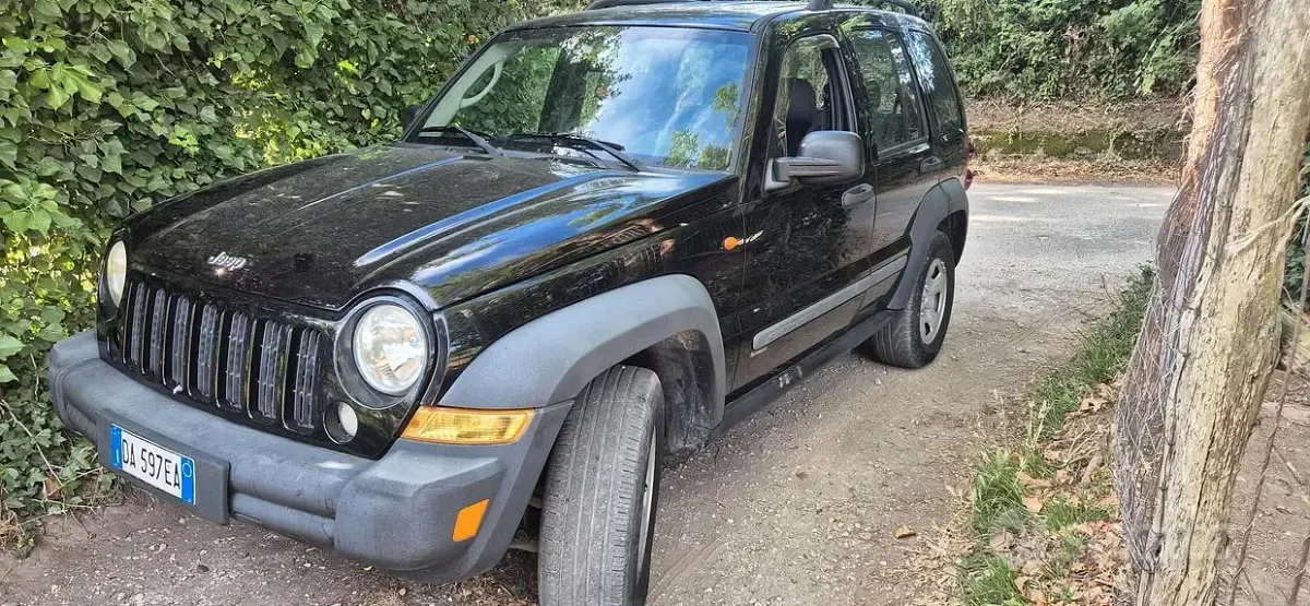 Usata Jeep Cherokee 163 CV (119 kW) 2006 Nero SUV