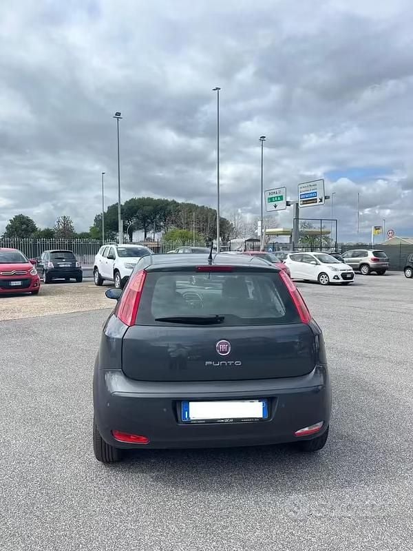 Usata Fiat Grande Punto 77 CV (56 kW) 2016 Grigio Utilitaria