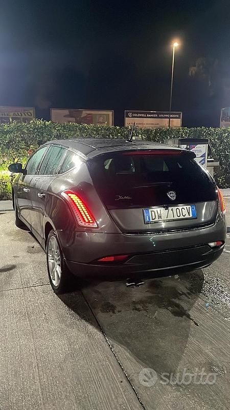 Usata Lancia Delta 120 CV (88 kW) 2008 Marrone Utilitaria