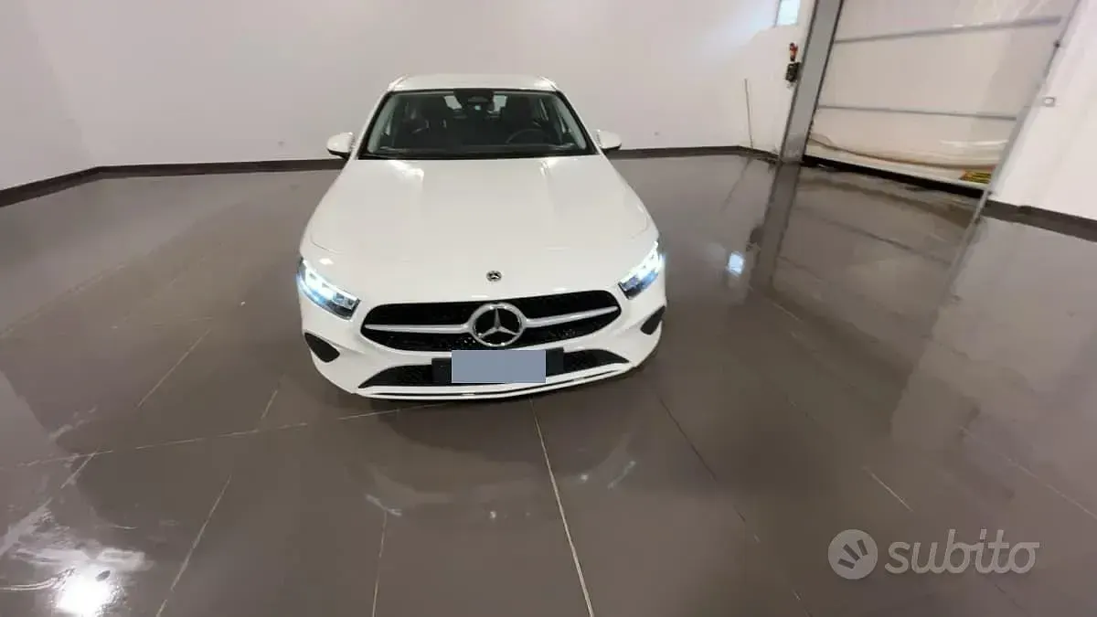 Usata Mercedes A180 116 CV (85 kW) 2024 Bianco Berlina