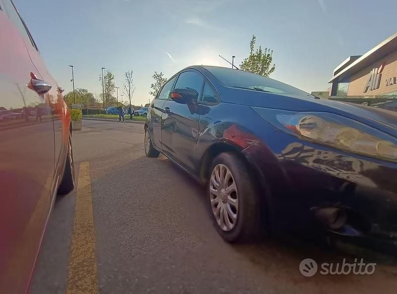 Second-hand Ford Fiesta 82 CP (60 kW) 2011 Albastru Hatchback