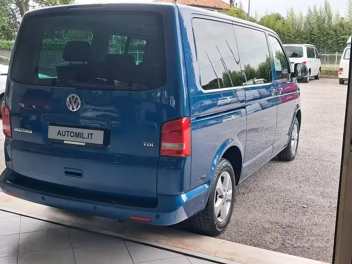 Usata VW Multivan Startline 140 CV (102 kW) 2010 Blu Monovolume