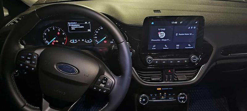 Usata Ford Fiesta Active 101 CV (74 kW) 2019 Rosso Berlina