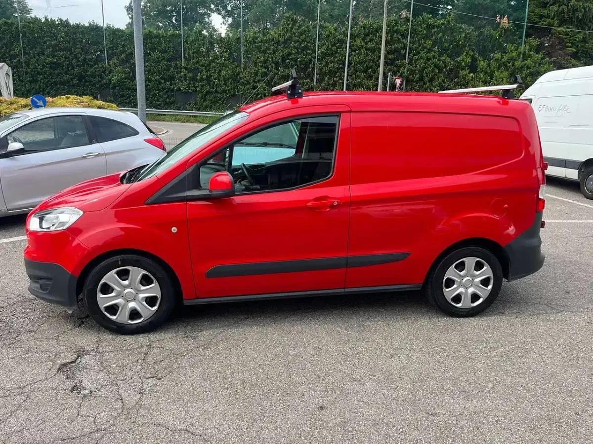 Usata Ford Transit Courier 75 CV (55 kW) 2016 Rosso Furgone