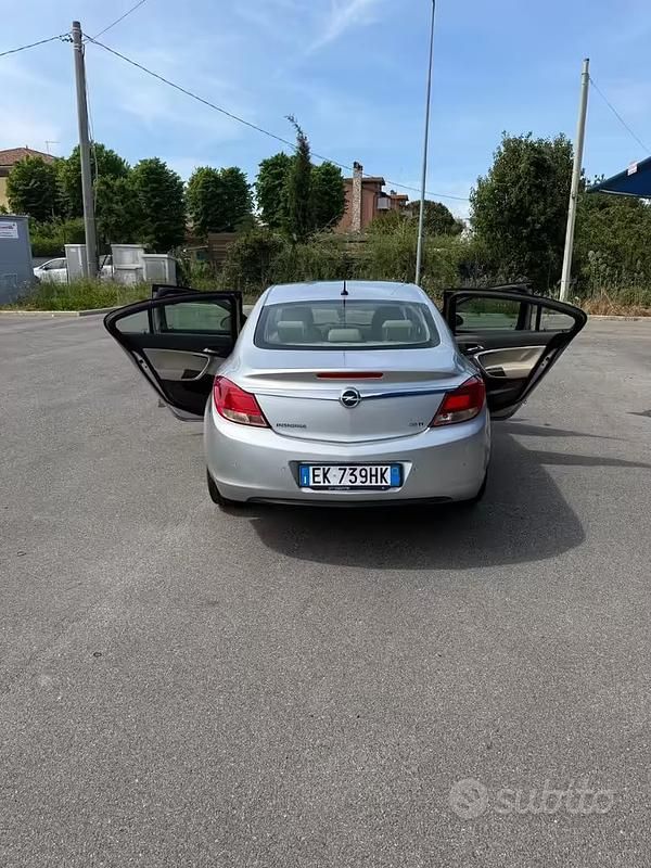 Usata Opel Insignia 160 CV (117 kW) 2011 Grigio Berlina