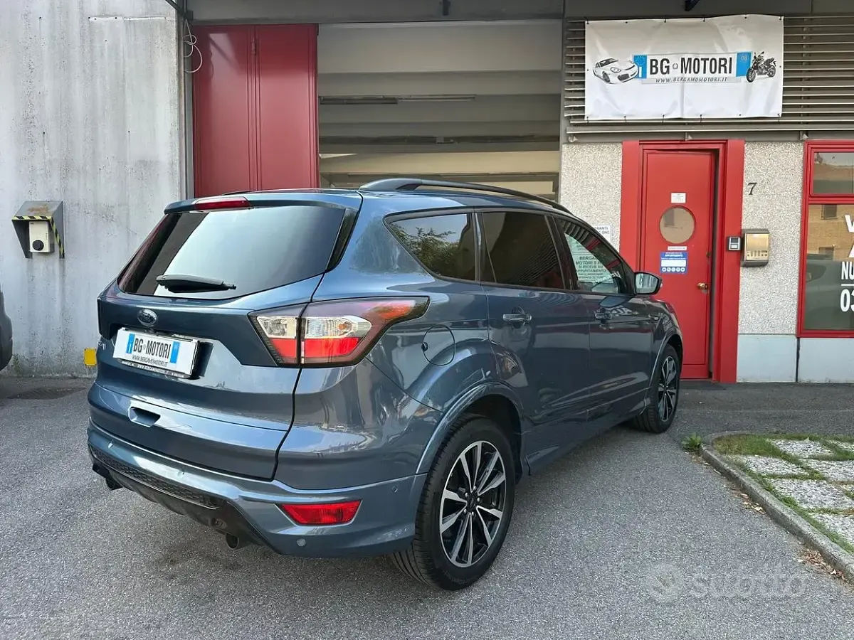 Usata Ford Kuga ST-Line 120 CV (88 kW) 2019 Blu SUV