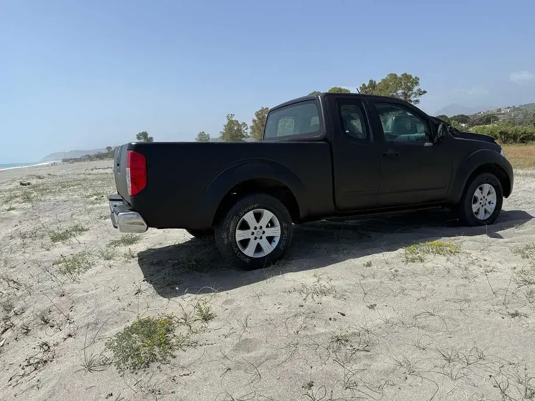 Usata Nissan Navara 190 CV (139 kW) 2010 Nero Pick-up