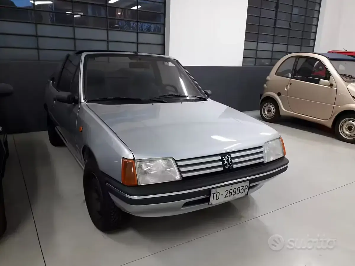 Usata Peugeot 205 54 CV (39 kW) 1990 Grigio Cabrio