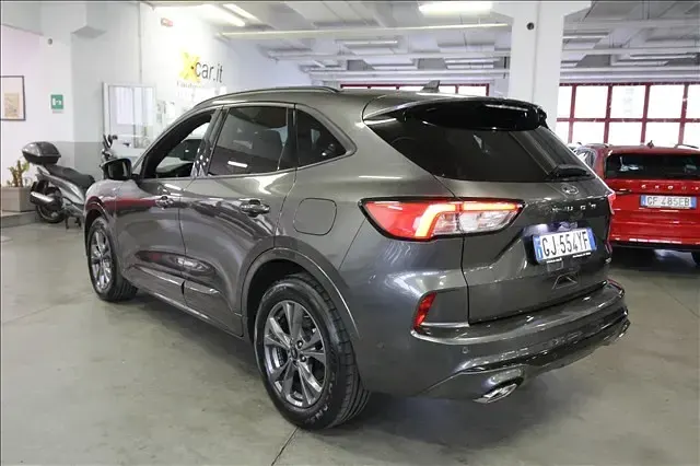 Usado Ford Kuga ST-Line 190 CV (139 kW) 2022 Gris SUV