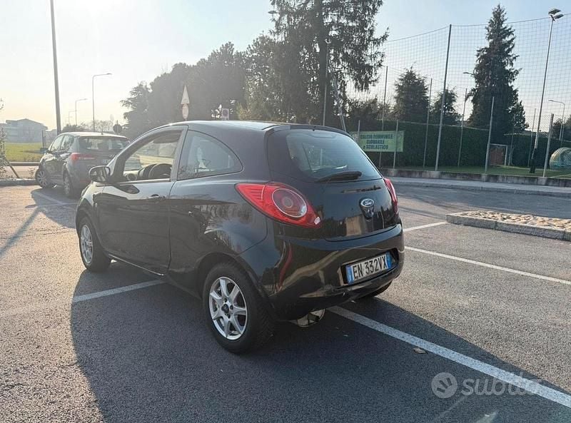Usata Ford Ka 69 CV (50 kW) 2013 Nero Utilitaria