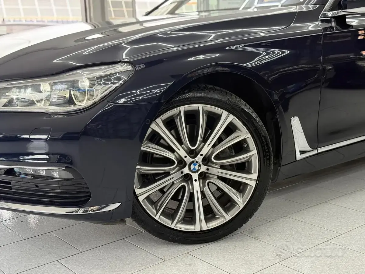 Usata BMW 730 Comfort Edition 265 CV (194 kW) 2018 Bluazzurro Berlina